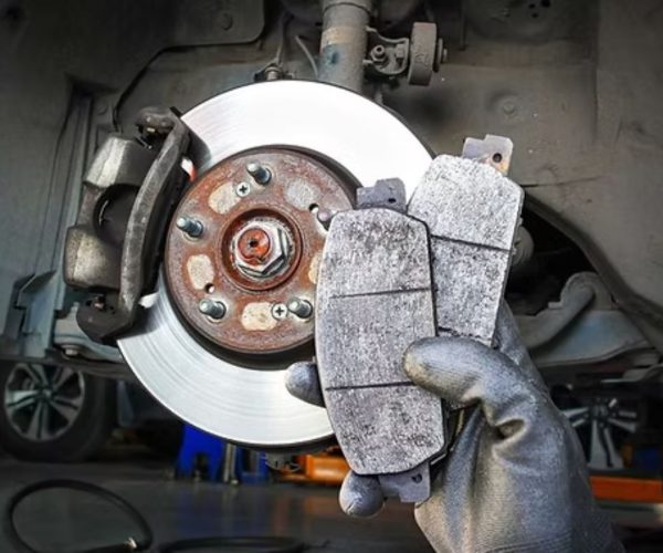 Car brake pads replacement Dubai