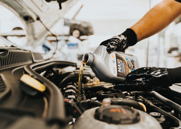 Car engine oil and filter change